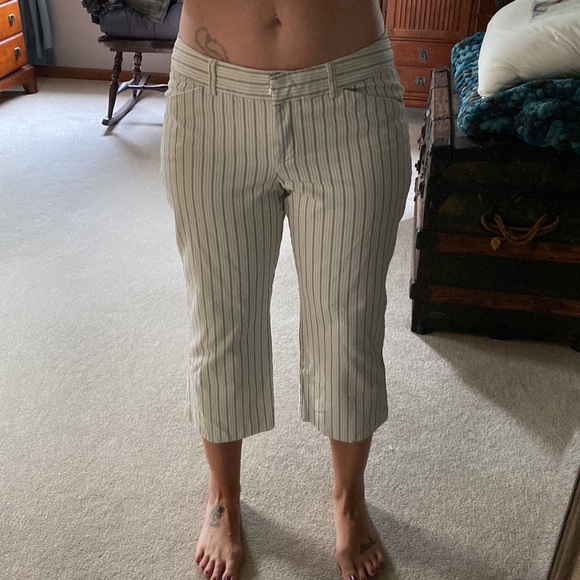 Cream and black capris - Picture 5 of 5